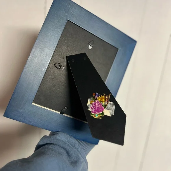 Vintage Cross Stitch Embroidery Cat and Fish “Best Friends” in Blue Wood Frame - Picture 3 of 3